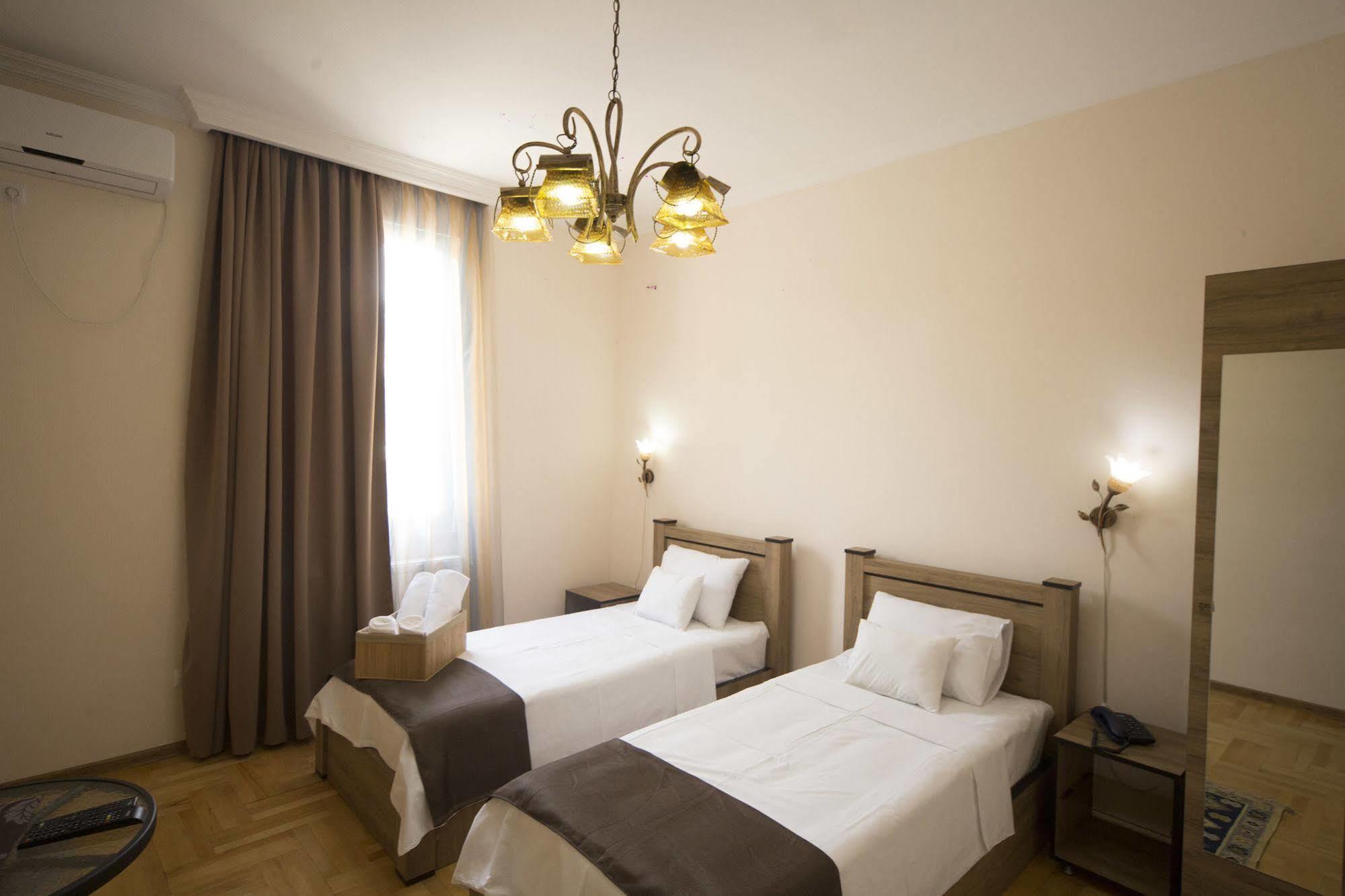 Log Inn Boutique Hotel Tbilissi Extérieur photo