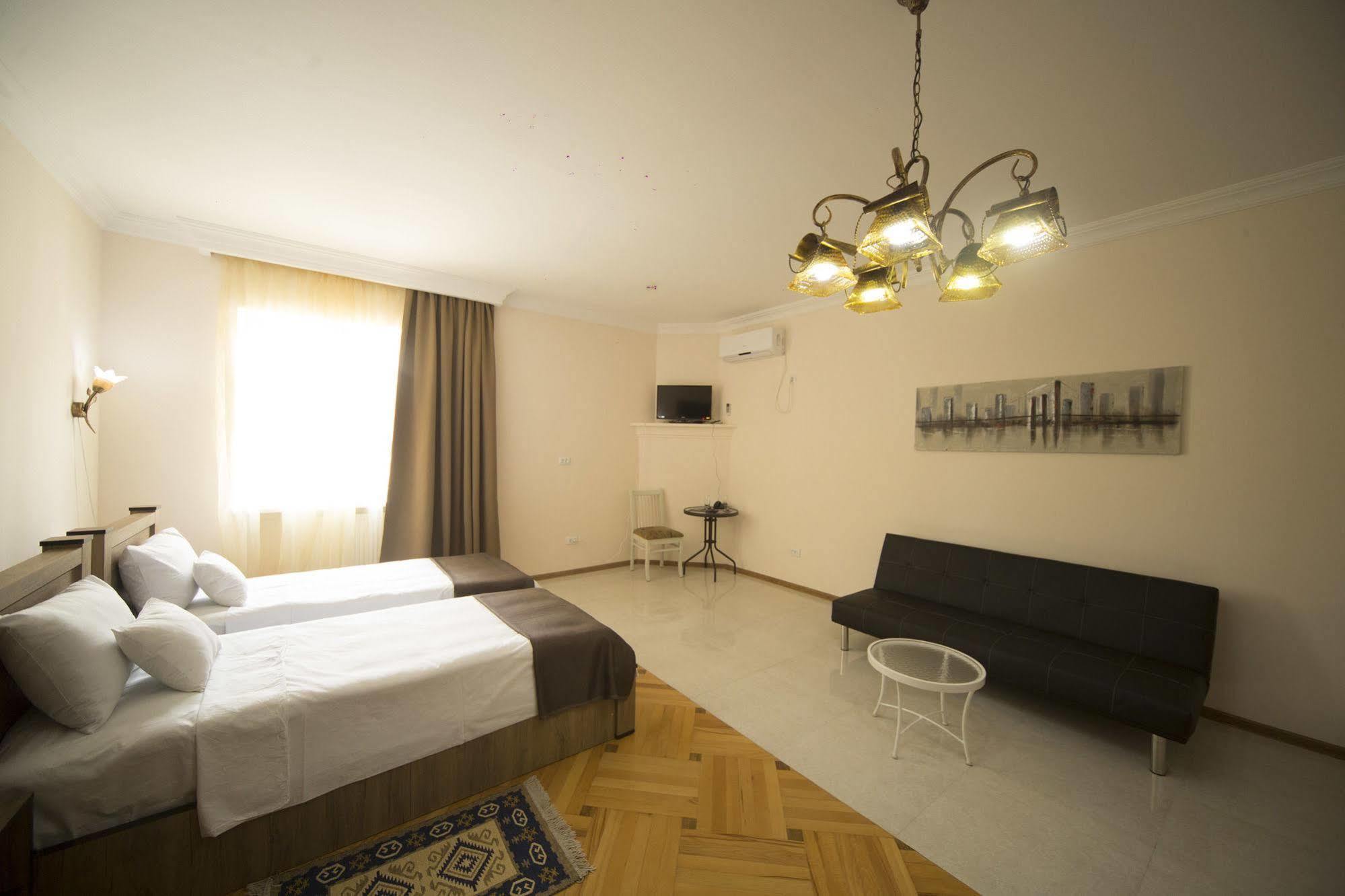 Log Inn Boutique Hotel Tbilissi Extérieur photo