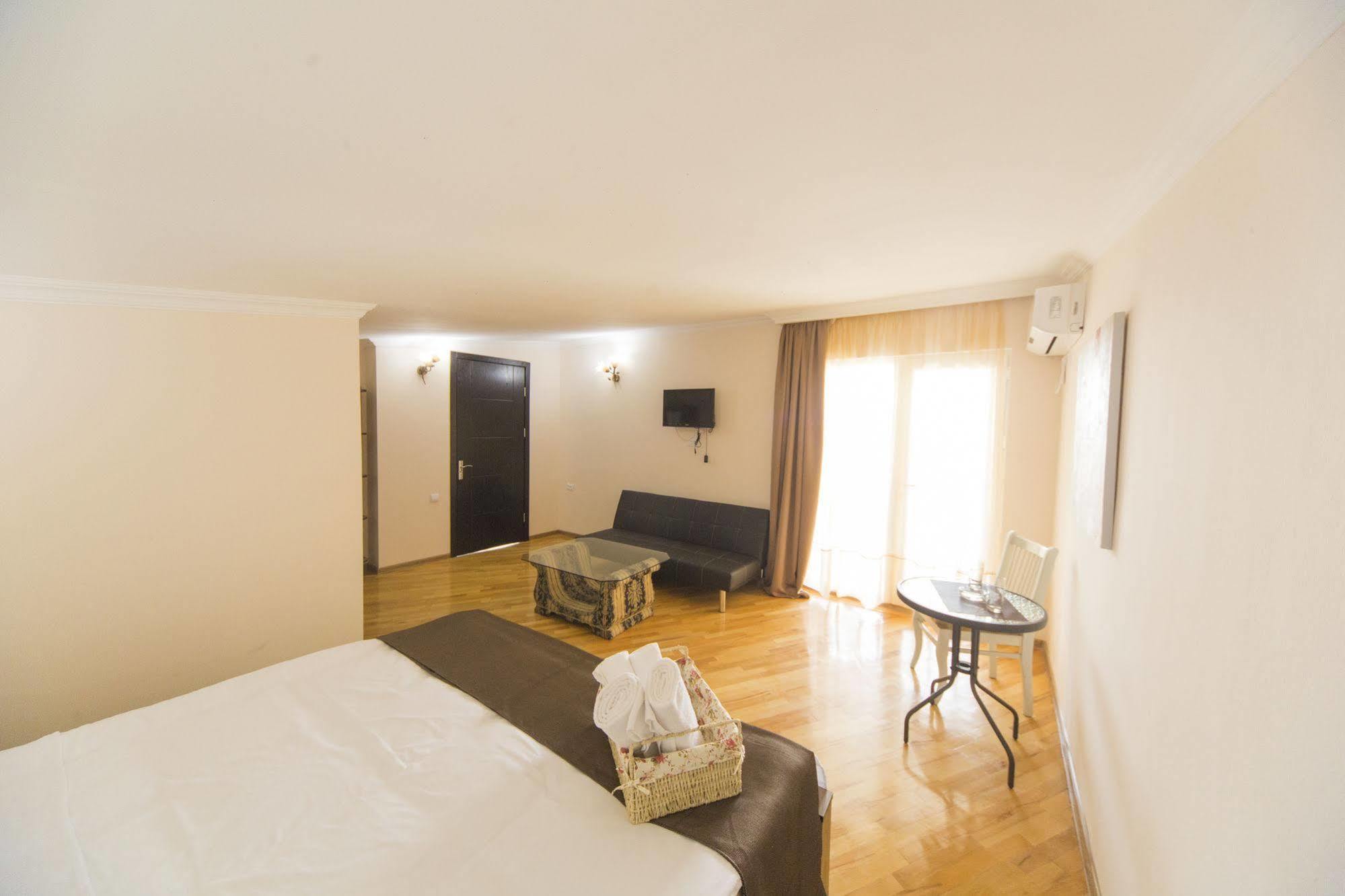 Log Inn Boutique Hotel Tbilissi Extérieur photo