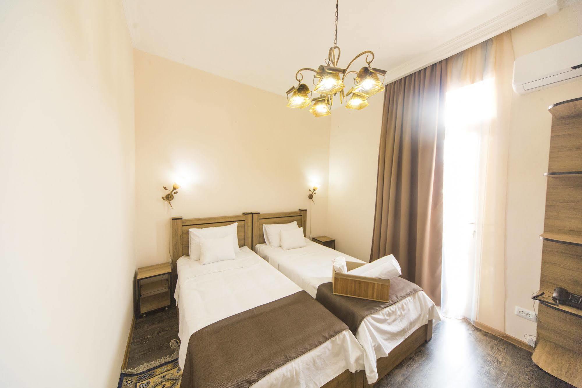Log Inn Boutique Hotel Tbilissi Extérieur photo