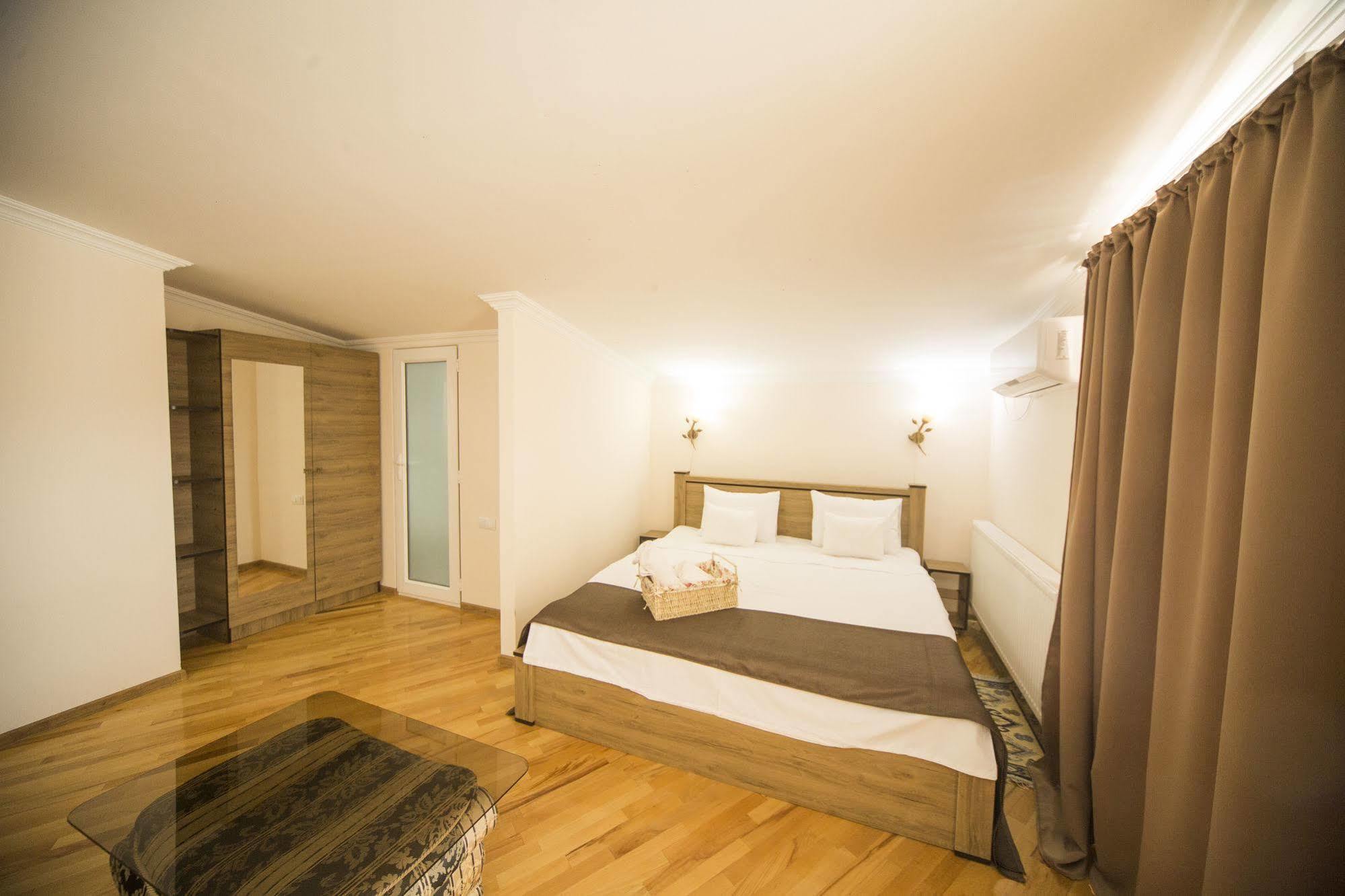 Log Inn Boutique Hotel Tbilissi Extérieur photo
