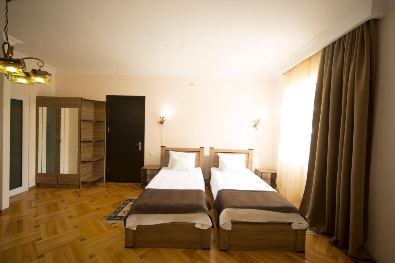 Log Inn Boutique Hotel Tbilissi Extérieur photo
